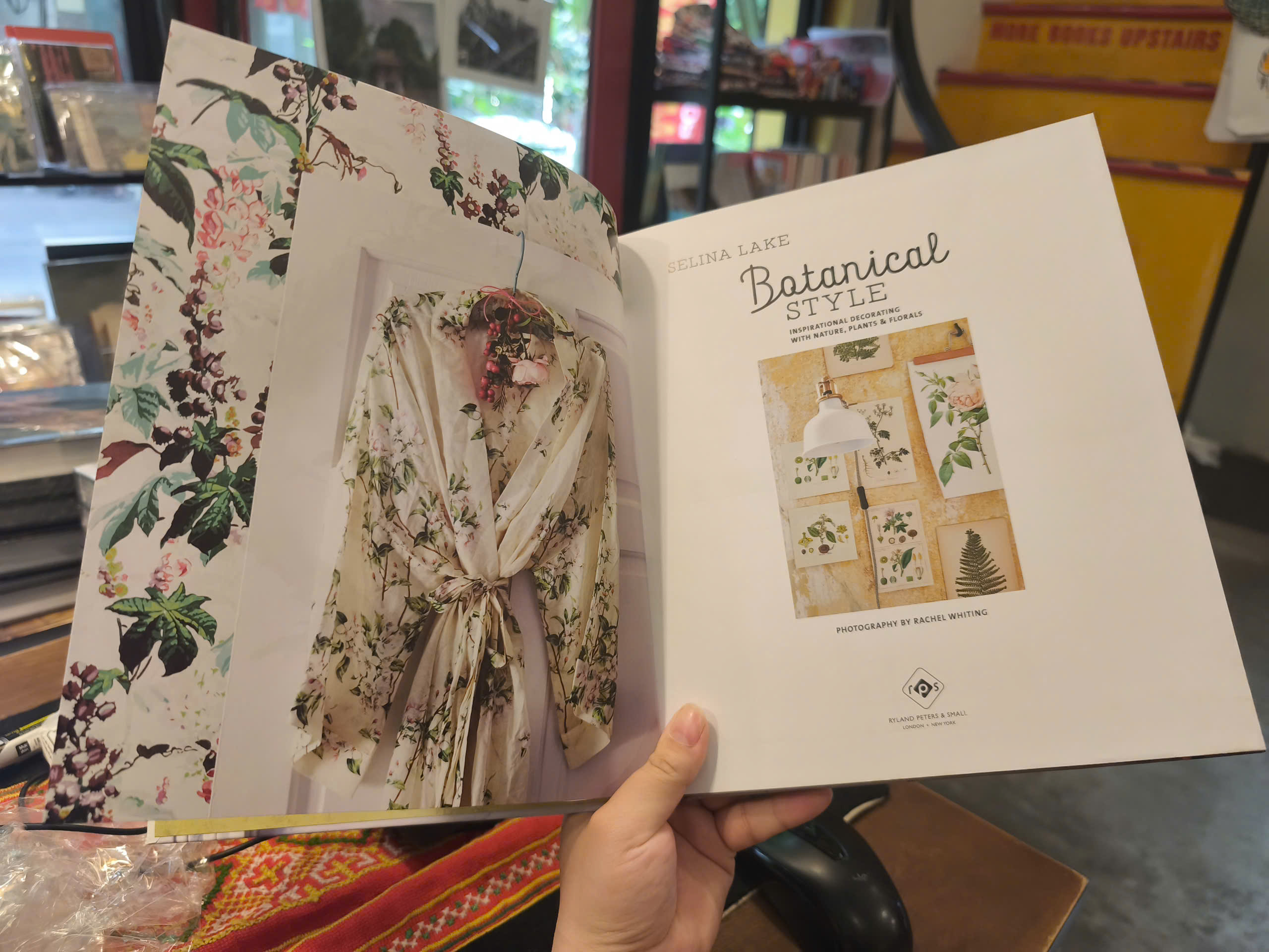 Sách - Botanical Style: Inspirational Decorating with Nature, Plants &amp; Florals by Selina Lake