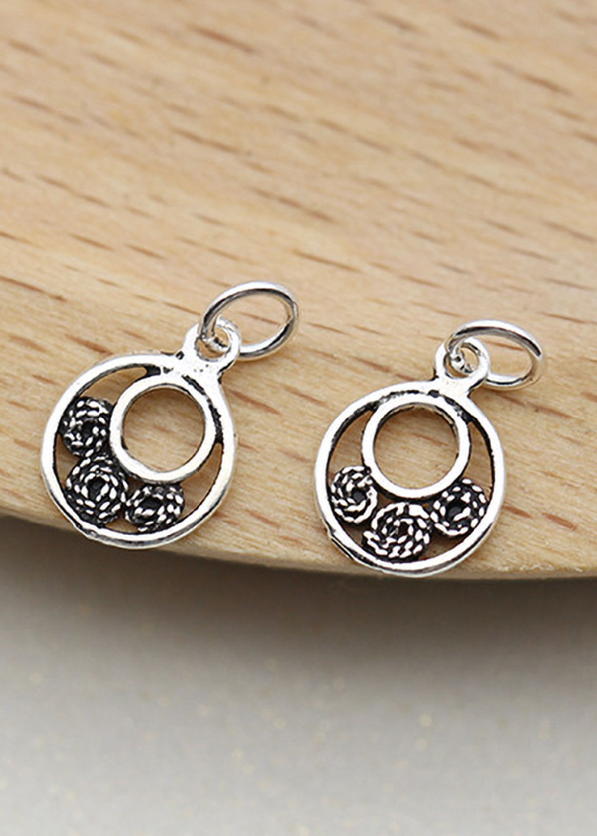 Combo 8 cái charm bạc hình tròn 3 bông hoa treo - Ngọc Quý Gemstones