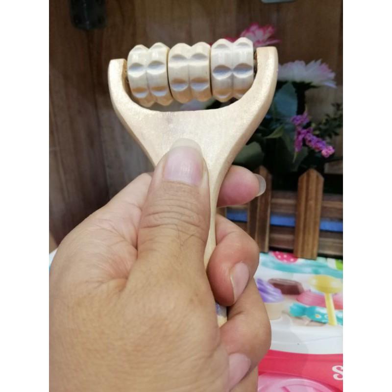 MÁT XA CẦM TAY GỖ. MASSAGER MẶT