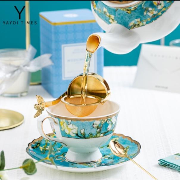 Bộ Âm Chén Sứ Hoa Xanh Viền Vàng, Kèm Đĩa Kê, Bình Đường Rót Sữa Sứ Xương cao cấp