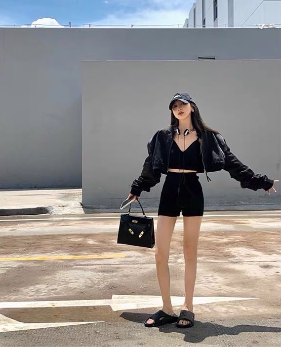 SET ÁO KHOÁC BOMBER CROPTOP LỬNG ĐEN TAY DÀI + ÁO BRA 2 DÂY + QUẦN ĐÙI ÔM BODY NGẮN SHORTS DẠO PHỐ ĐI CHƠI THỂ THAO