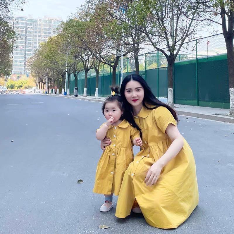 VÁY SUÔNG VÀNG ĐÔI PHỐI CÚC CHO MẸ VÀ BÉ