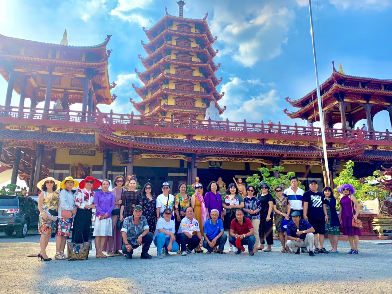 TOUR VƯỜN CHÀ LÀ - CÁ LÓC BAY - CHÙA LÁ SEN KHỔNG LỒ 1 NGÀY - HAPPY TOUR 