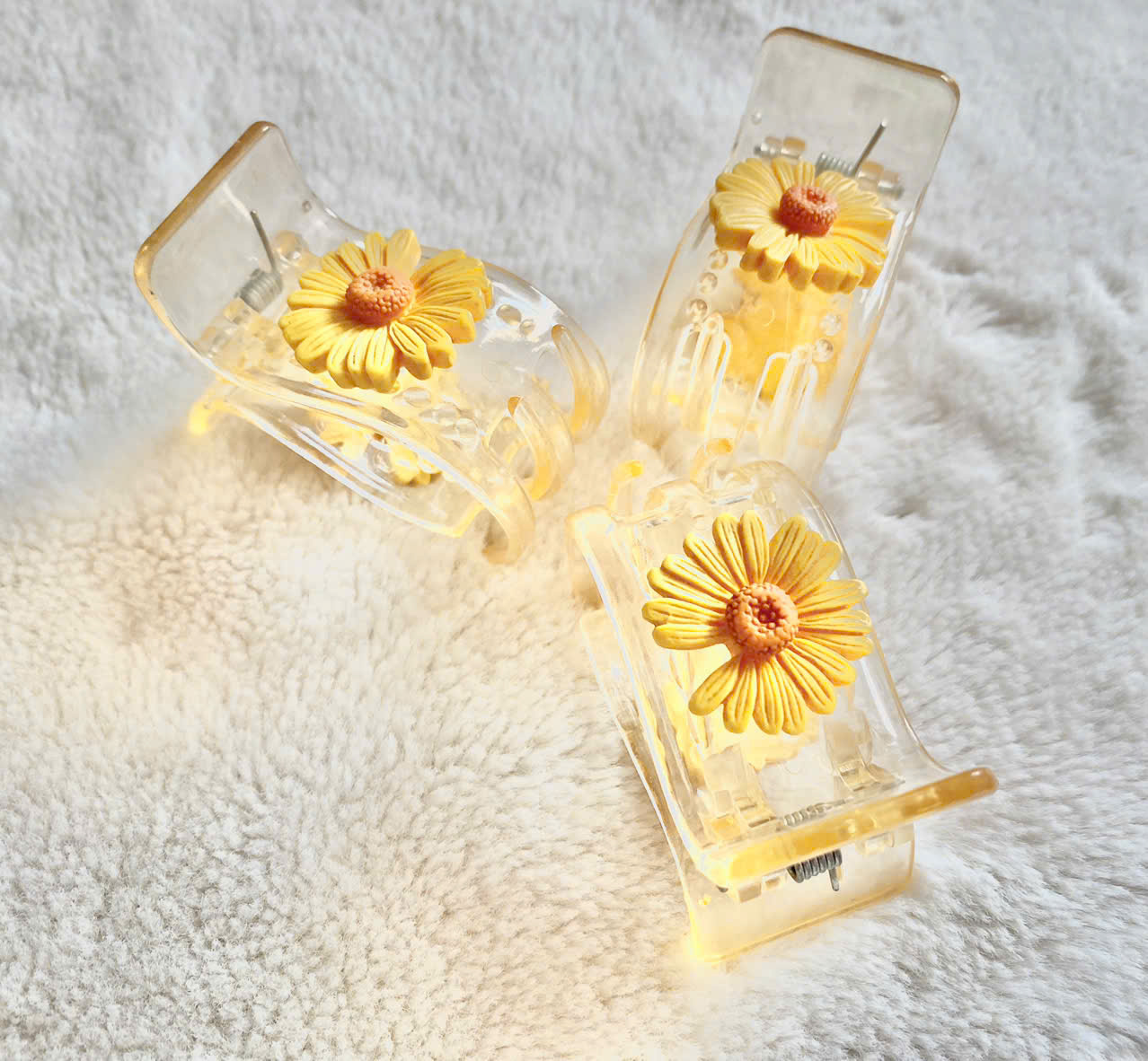 Combo 3 kẹp tóc càng cua hoa cúc vàng hot trend màu trong suốt