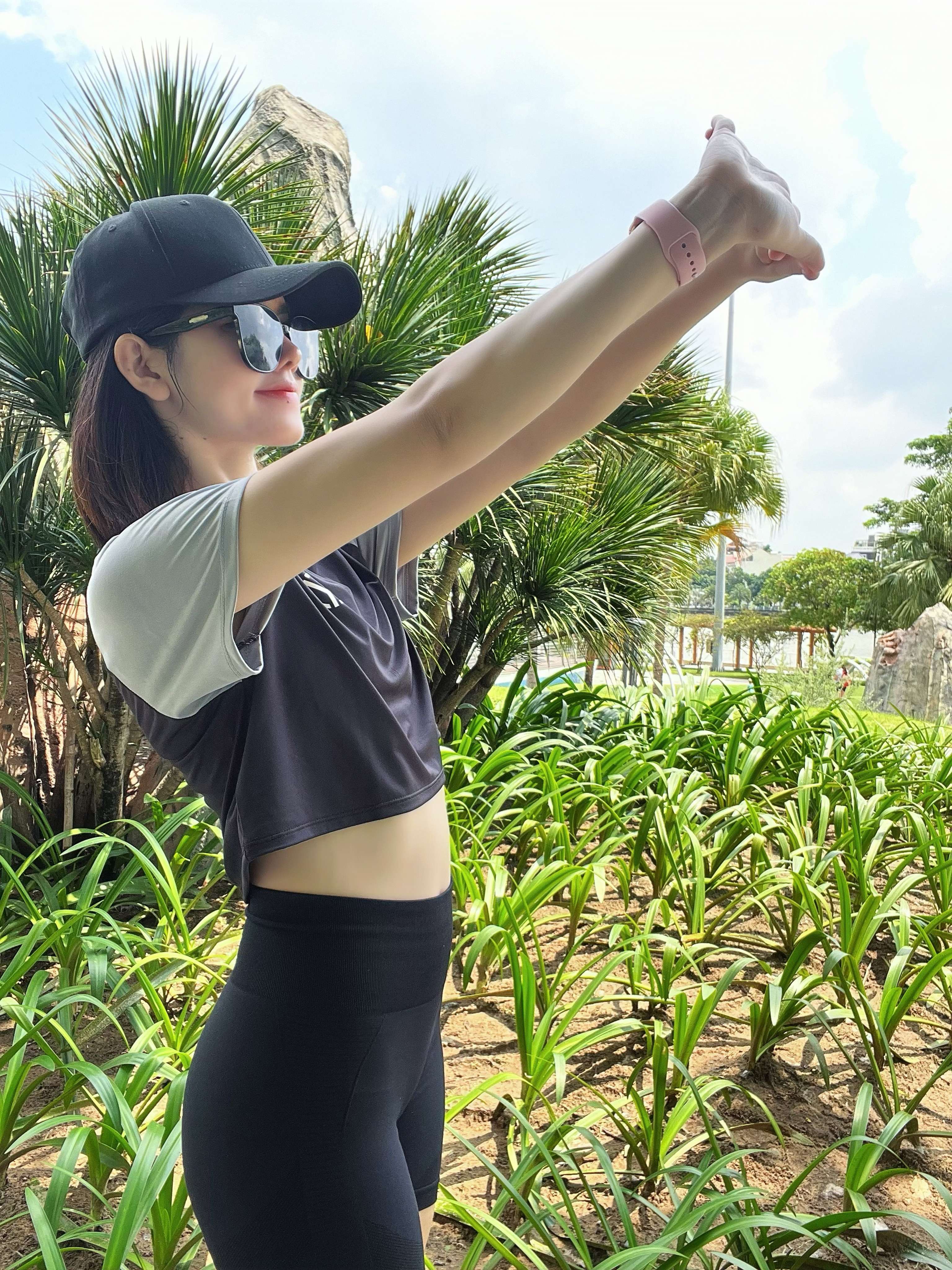 Áo croptop thể thao Nữ tập Gym Yoga Pilates FANFIT FFCR002 - Form rộng, tay ngắn, phối tay