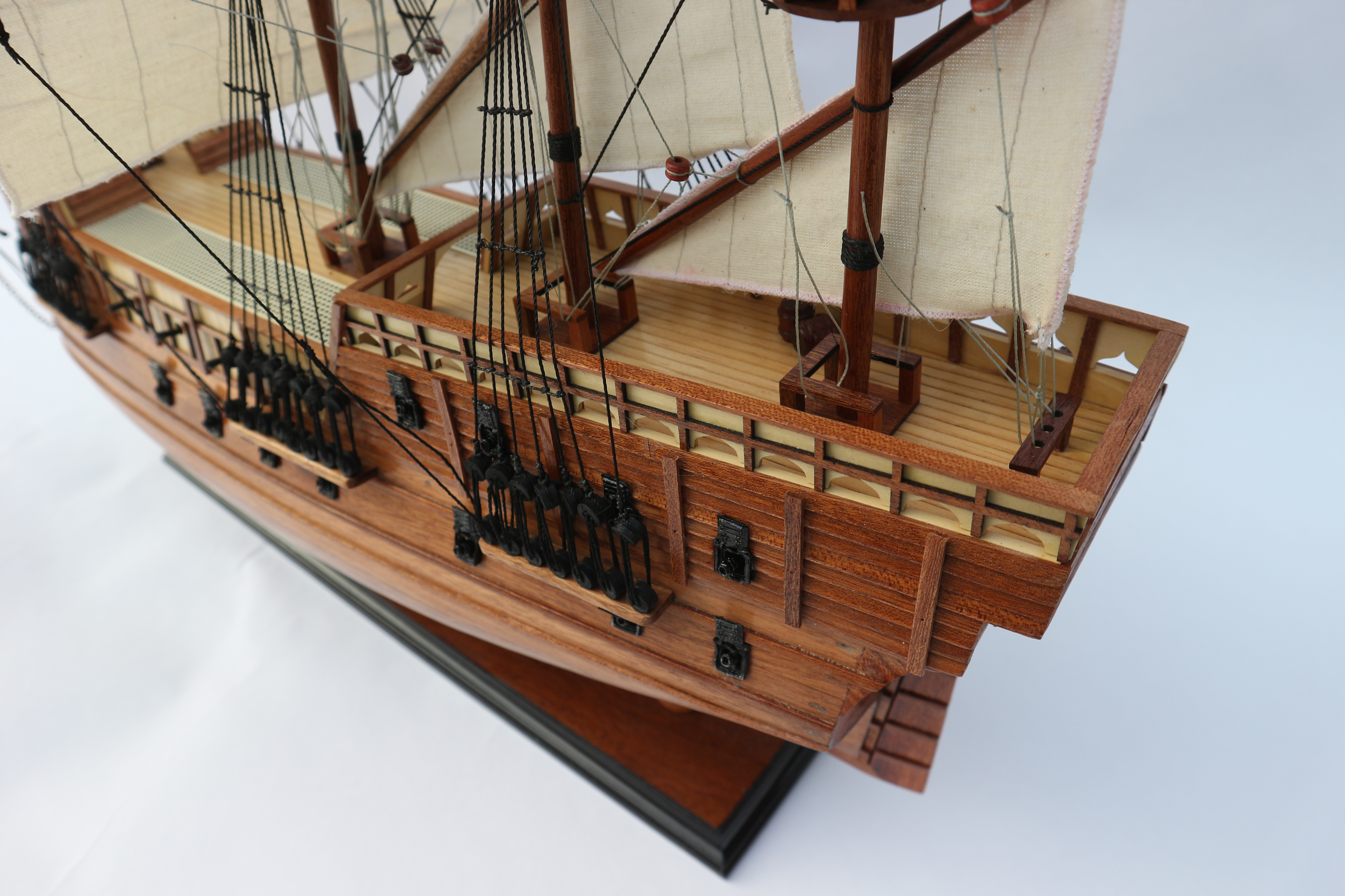 Mô Hình Thuyền Gỗ Lưu Niệm Phong Thủy Gia Nhiên Dạng Thuyền Cổ MARY ROSE Chất Lượng Cao Xuất Khẩu