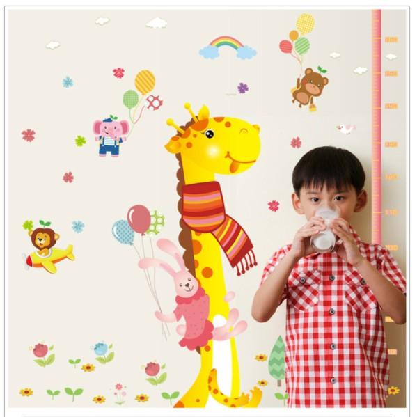 Decal dán tường thước đo hươu cao cổ và thỏ