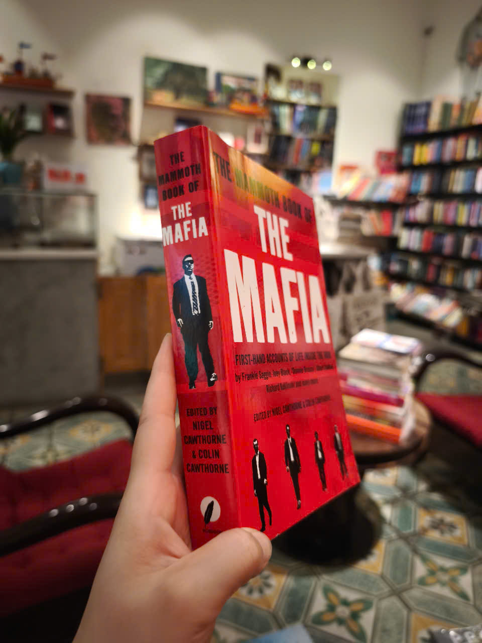 Sách - The Mammoth Book Of The Mafia - First hand accounts of life inside the mob by Nigel Cawthorne - English Book