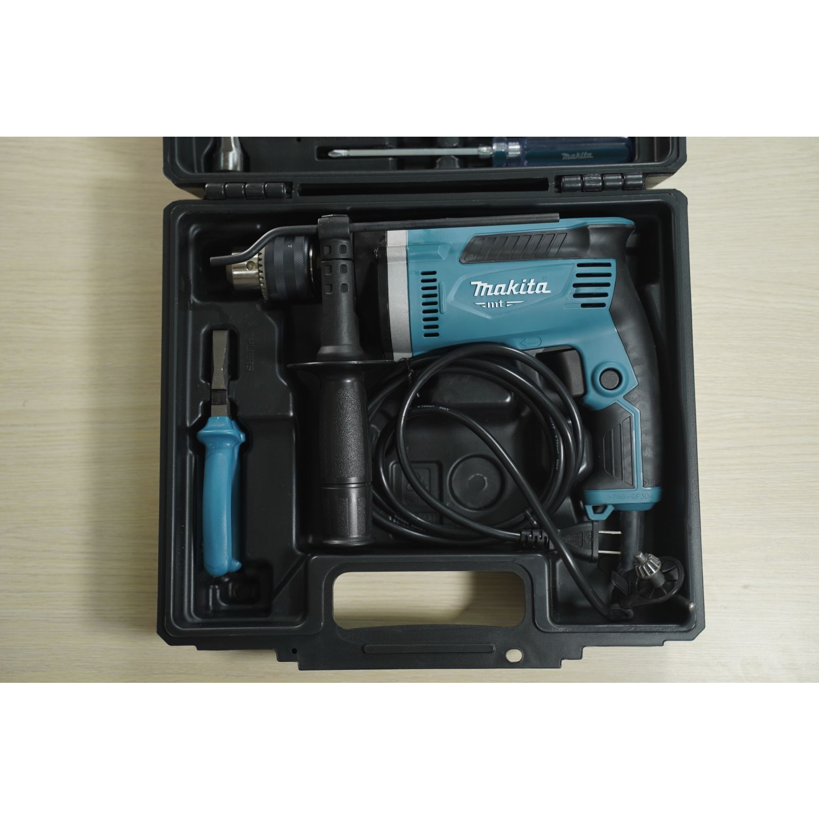 Máy khoan búa(13mm)(26 cái phụ kiện) Makita M8103KX2B