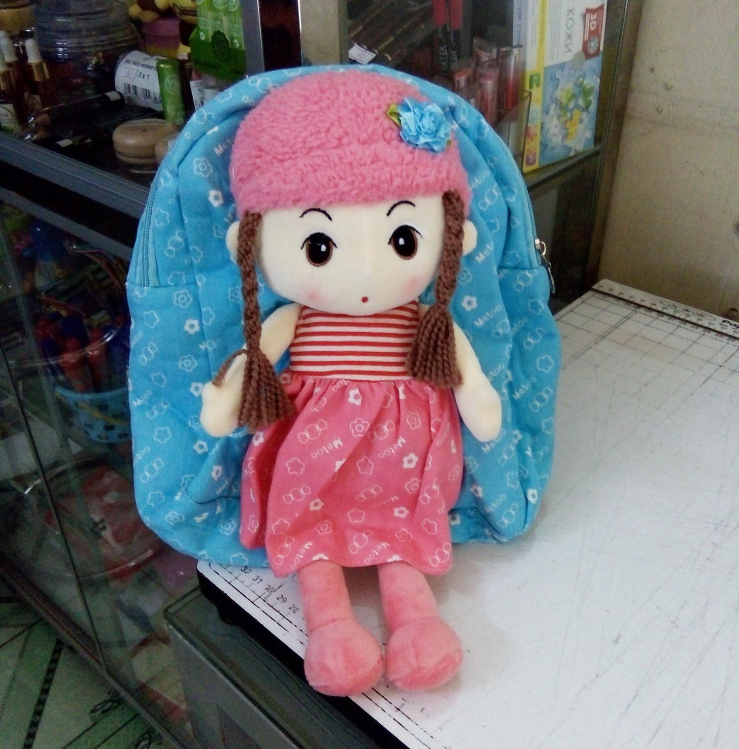 Balo hình búp bê cho bé - balo xanh búp bê hồng