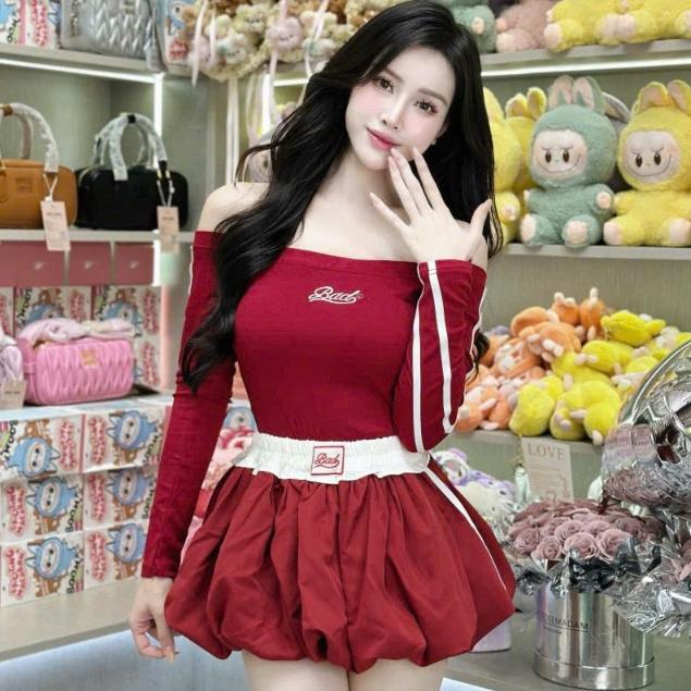 set áo trễ vai chân váy,áo trễ vai tay dài thêu chữ mix chân váy bí phối sọc T135 BY JOLIE - Đỏ
