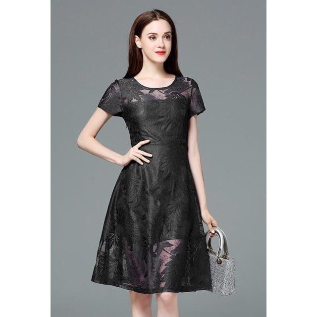 Đầm xoè ren họa tiết chiếc lá