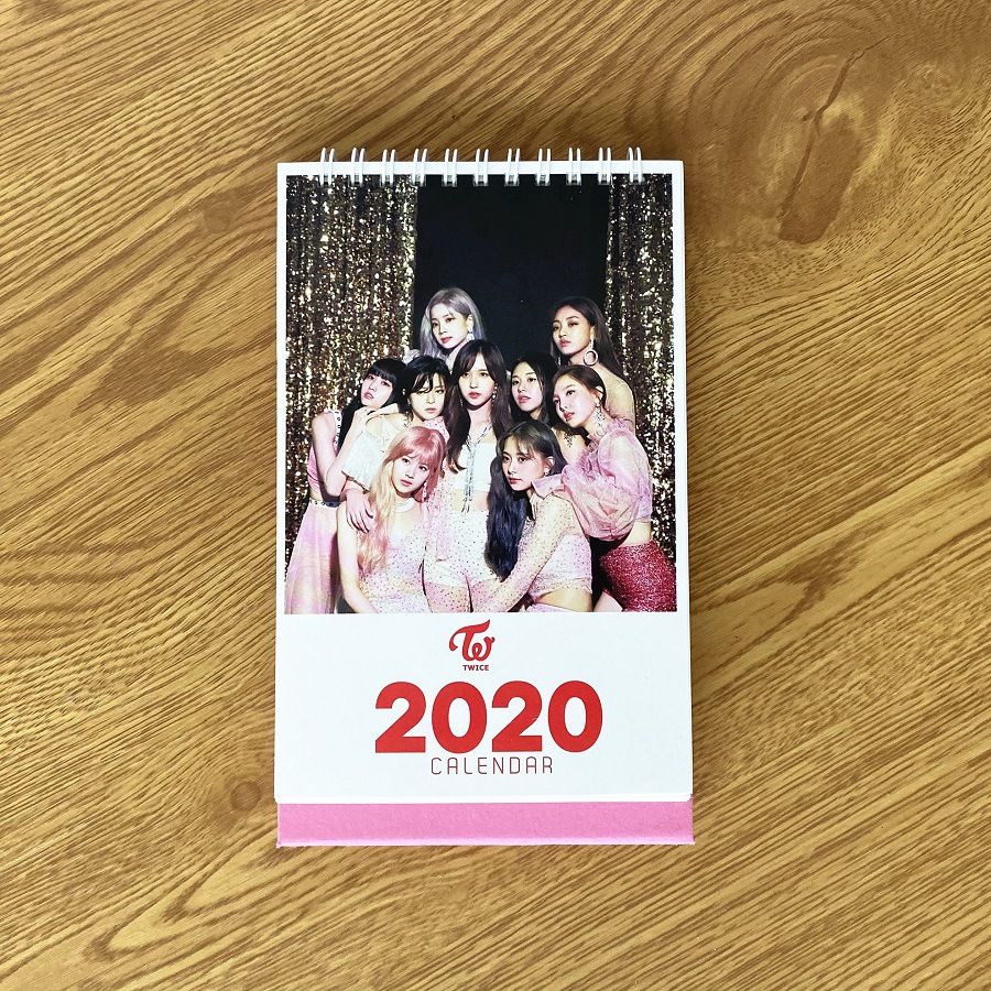 Lịch 2020 Twice tặng vòng tay