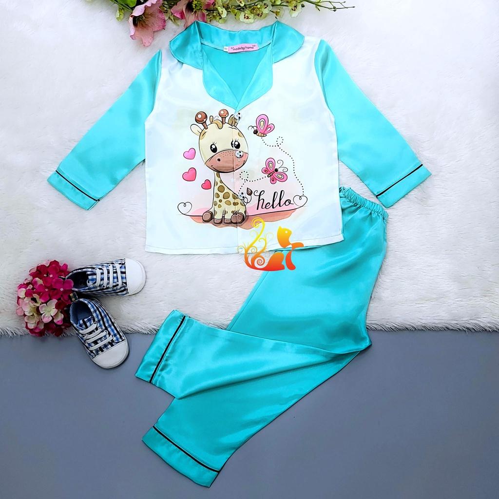 Đồ Bộ Pijama Phi Lụa &quot;Hình Hươu cao cổ&quot; Tay Dài Cho Bé - Từ 12kg - 42kg