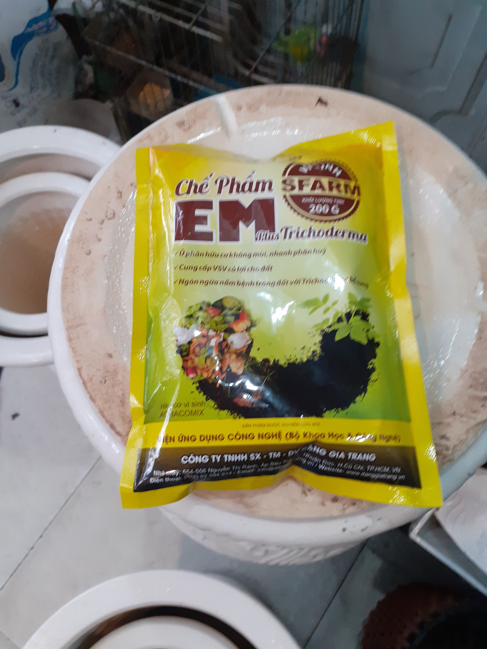 Chế phẩm EM trichoderma plus hữu cơ vi sinh achacomix.