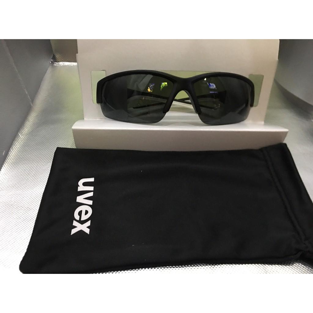 Kính UVEX 9231960 Polarvision (Tròng kính đen chống phân cực, chống trầy xước tặng kèm hộp chống sốc và khăn lau kính)