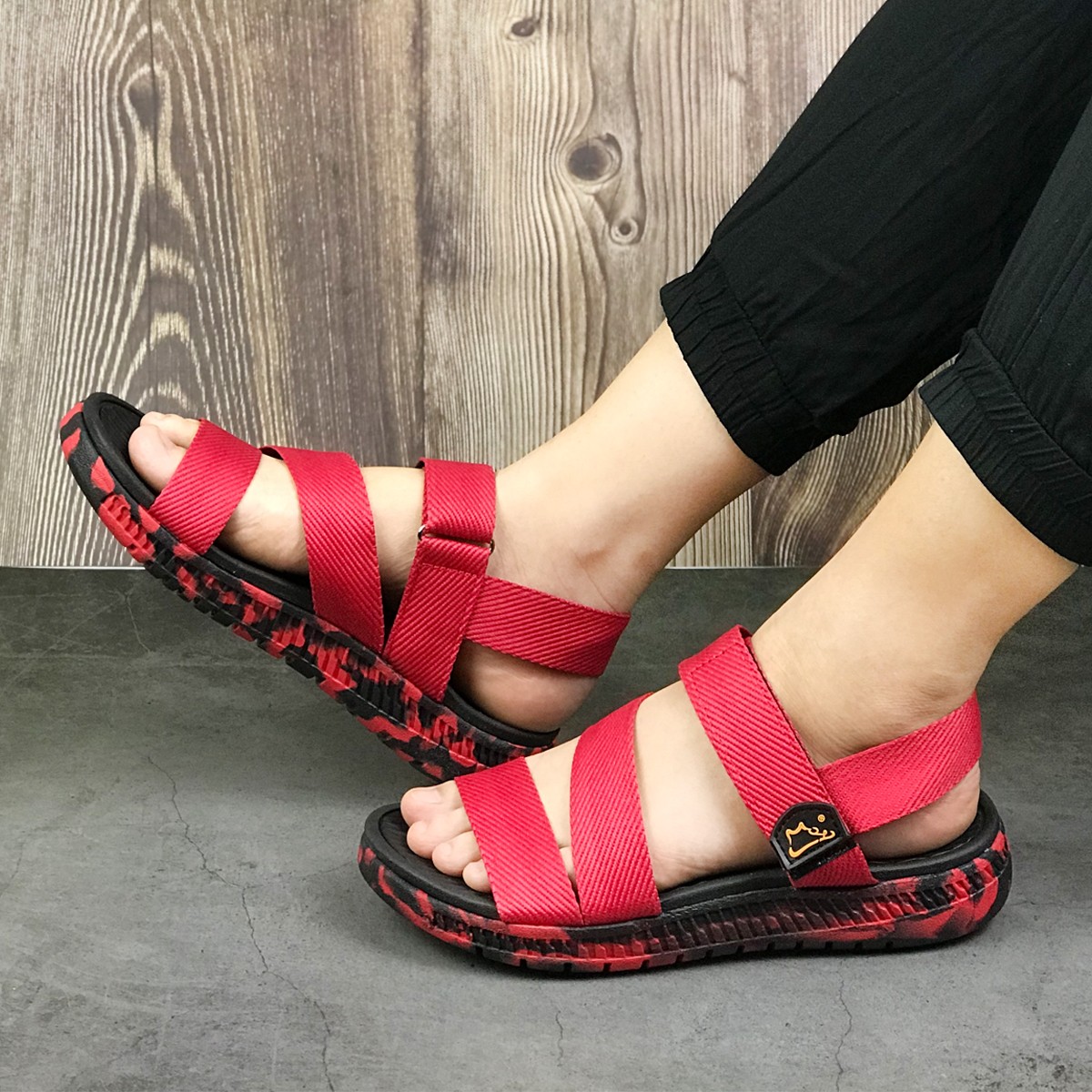 Giày sandal nữ siêu nhẹ hiệu MOL thích hợp mang đi học MS2RB