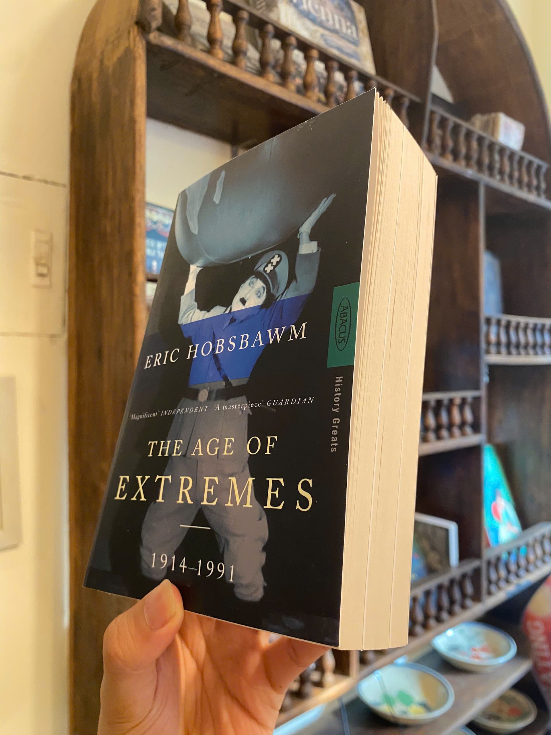 Sách - The Age of Extremes: Short Twentieth Century 1914-1991 by Eric Hobsbawm | History Nonfiction