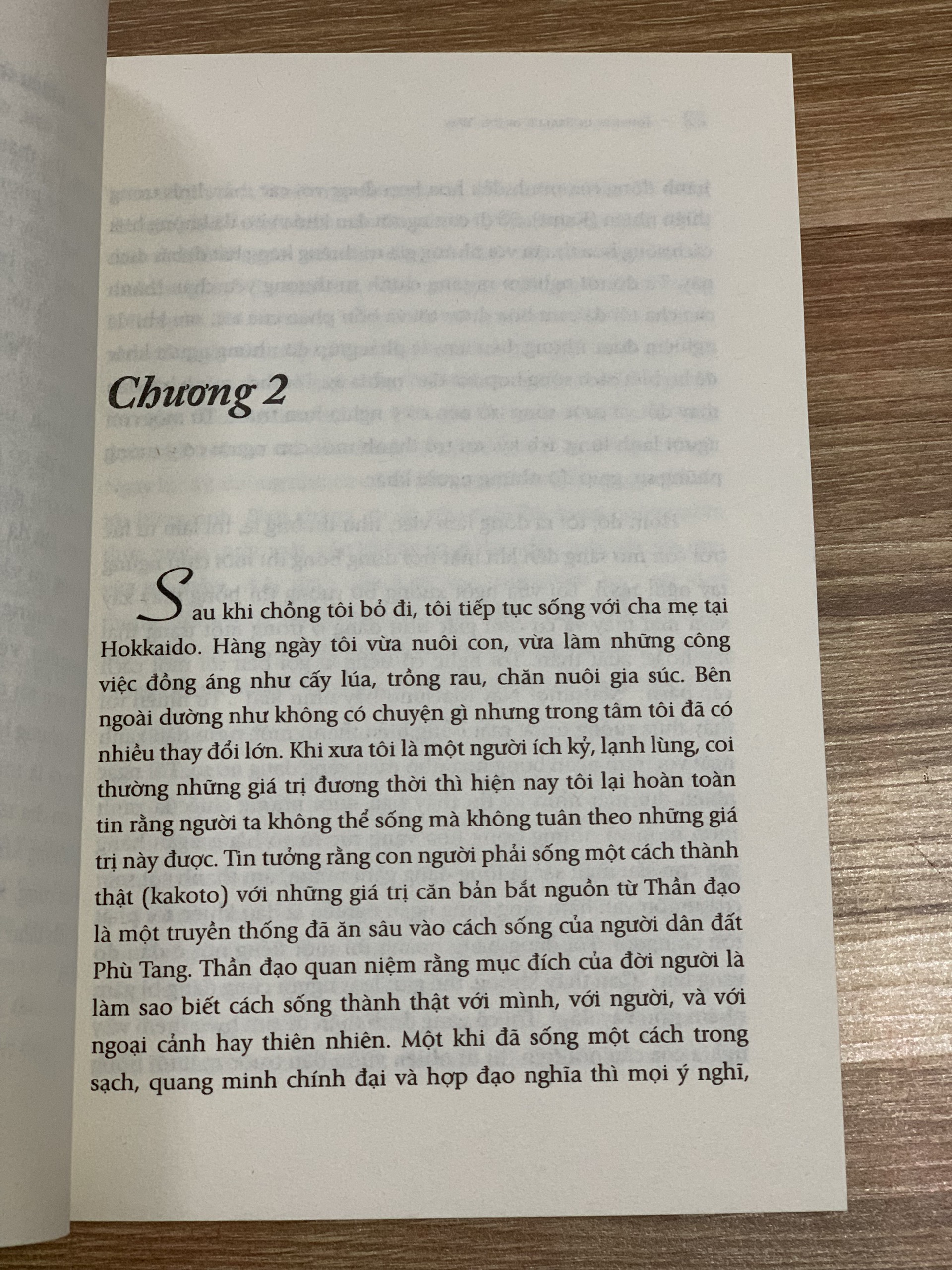 Sách - Hoa Trôi Trên Sóng Nước