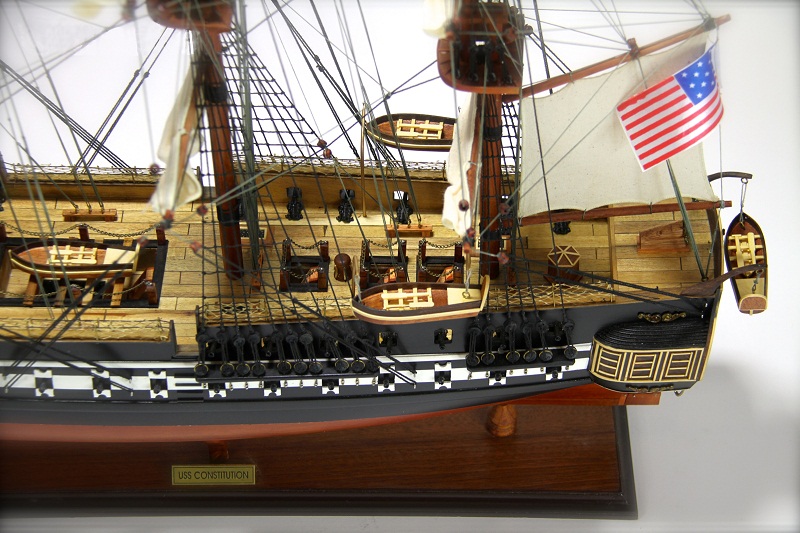 Thuyền gỗ trang trí USS Constitution dài 95cm (lắp ráp sẵn)