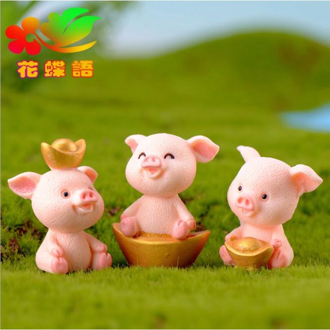 KHO-HN * Mô hình lợn hồng may mắn ôm Kim Nguyên Bảo cầu tài dùng trang trí tiểu cảnh, móc chìa khóa, DIY