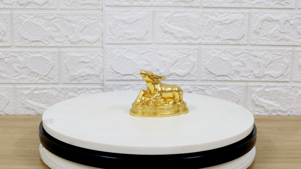 Tượng trâu bằng đồng mạ vàng 24K
