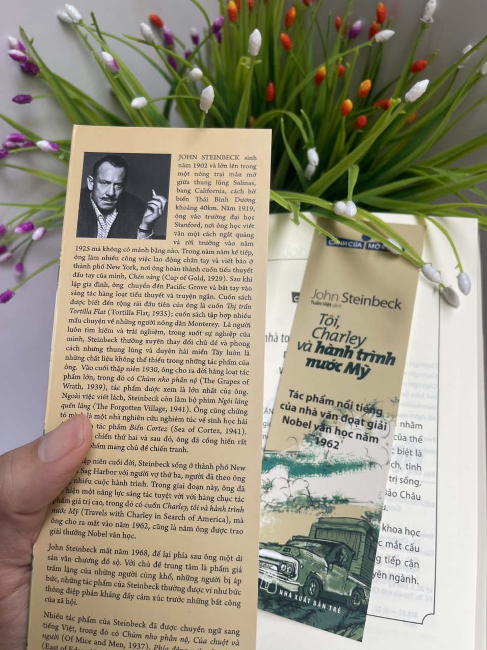 (Tác giả đoạt giải Nobel văn học năm 1962) (Tái bản lần thứ 5) CÁNH CỬA MỞ RỘNG - TÔI, CHARLEY VÀ HÀNH TRÌNH NƯỚC MỸ - John Steinbeck - NXB Trẻ 