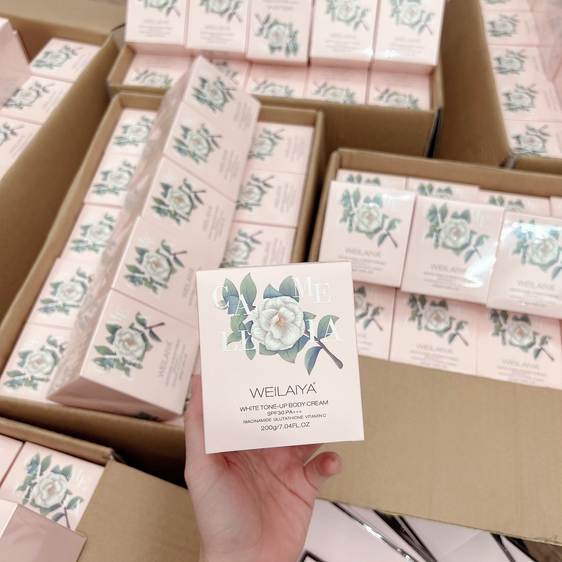 Kem Body WEILAIYA Kích Trắng Nâng Tone Bảo Vệ Da White Tone-Up Body Cream SPF30 PA+++