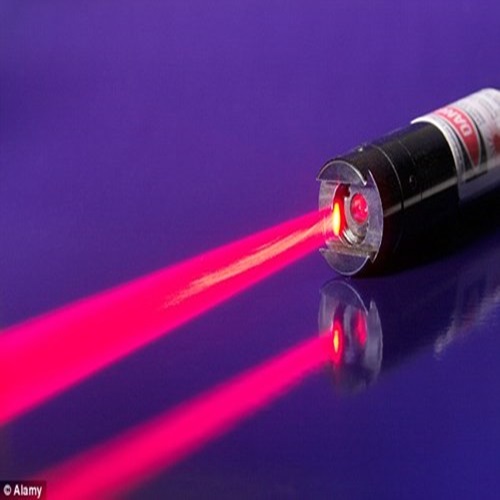 Móc khóa đèn pin và laser giao màu ngẫu nhiên