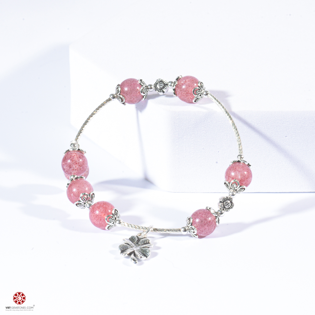 Lắc tay Thạch Anh Dâu tự nhiên 100% phối charm bạc Thái 92.5% cao cấp đem lại may mắn, tài lộc - Hợp mệnh Hỏa, Thổ - Nhiều kích thước lựa chọn | VietGemstones