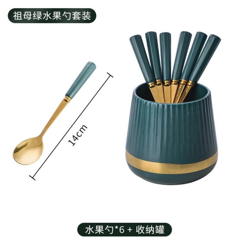 Thìa nĩa cán sứ xanh trắng