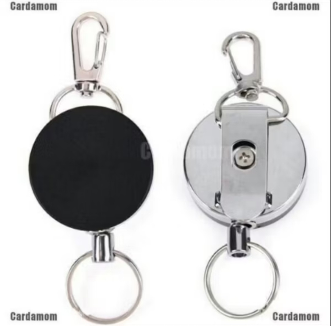 1 CÁI MÓC KHÓA ĐEO THẺ MÓC BÓP VÍ CÓ DÂY RÚT KÉO AN TOÀN THUẬN TIỆN CHO MỌI NGƯỜI