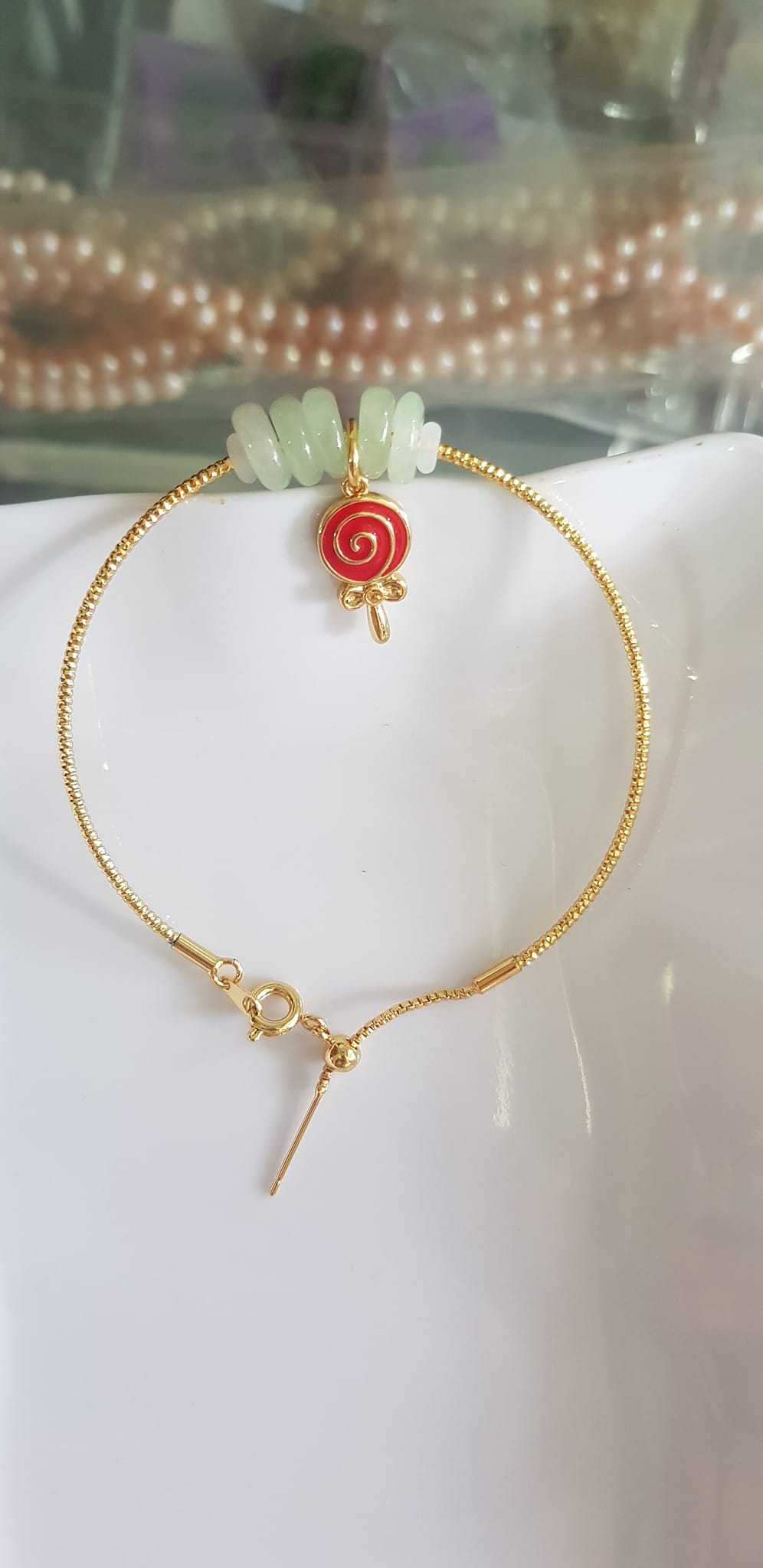 Vòng Tay charm xinh đẹp 5 đồng tiền đá cẩm thạch tự nhiên Đồng tiền Trắng Xanh nhẹ phối charm đỏ kiểu tròn may mắnVòng màu vàng khoen rút xinh Nữ đeo dễ thương ạ