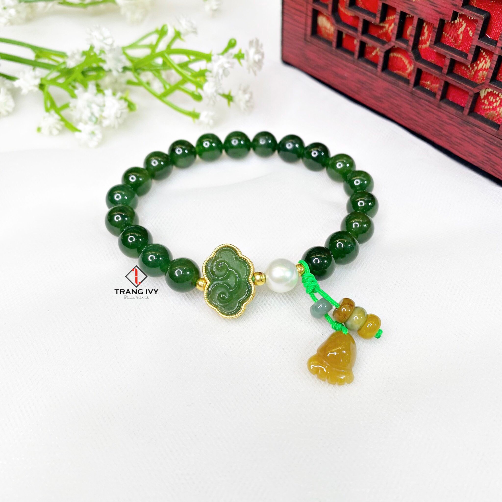 Vòng Tay Ngọc Bích Mix Charm Nút Cát Tường