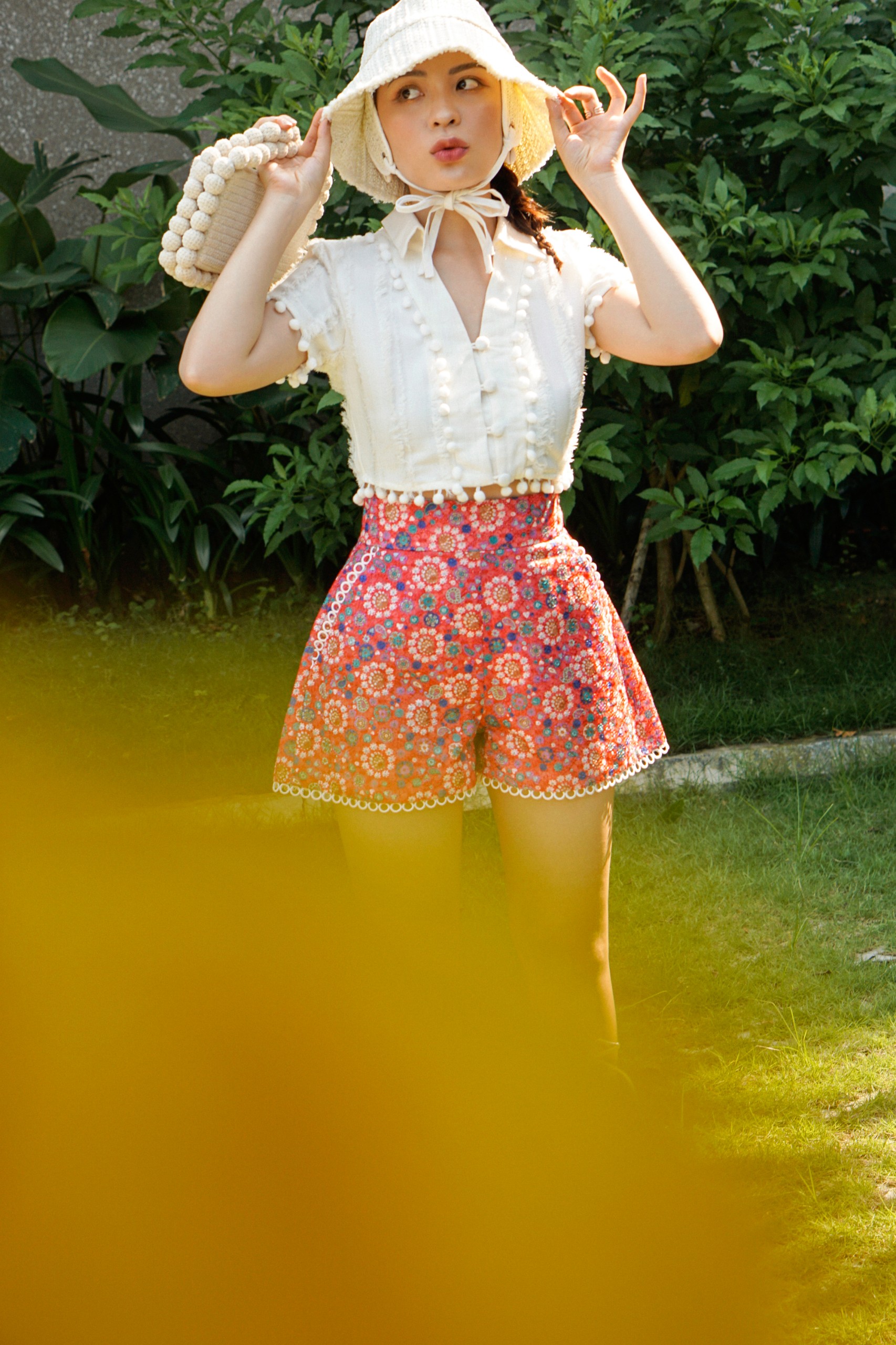 Quần Embroidered Short màu Đỏ hoa văn