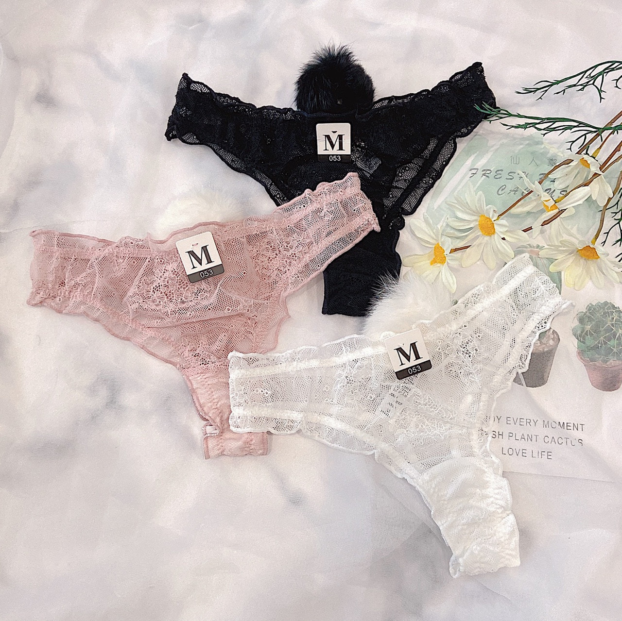 COMBO 3 QUẦN LỌT KHE REN KÈM CỤC BÔNG SIÊU XINH 053