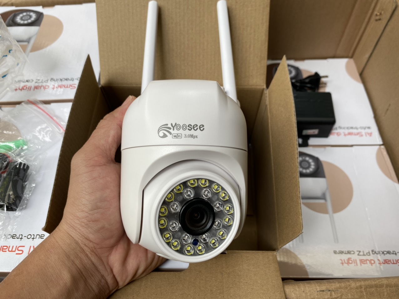 Camera IP Ngoài trời Yoosee PTZ 2 Râu FullHD 1080P 6 LED trợ sáng, 4 LED hồng ngoại, đàm thoại 2 chiều, hỗ trợ xoay 360 Hàng Nhập Khẩu