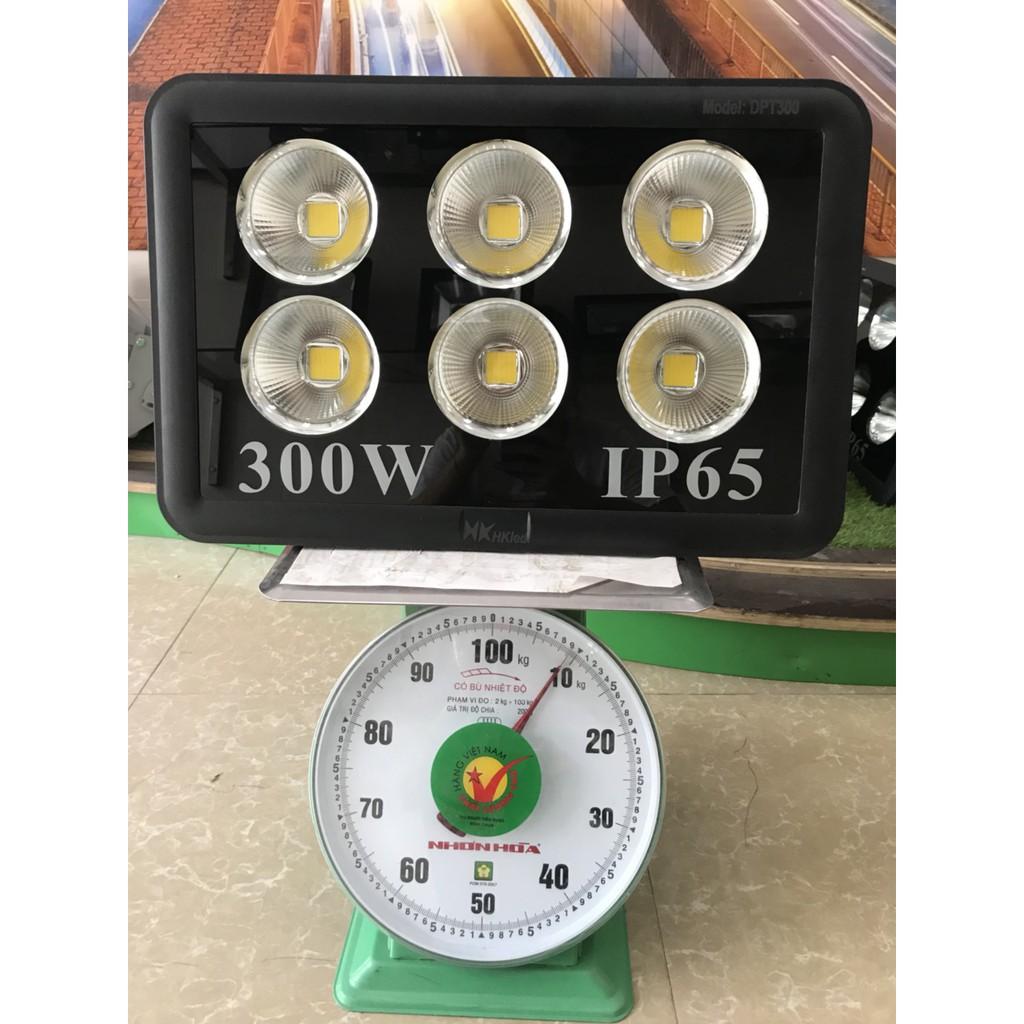 Đèn pha led ngoài trời, đèn rọi chiều sân bóng IP65 công suất 300w