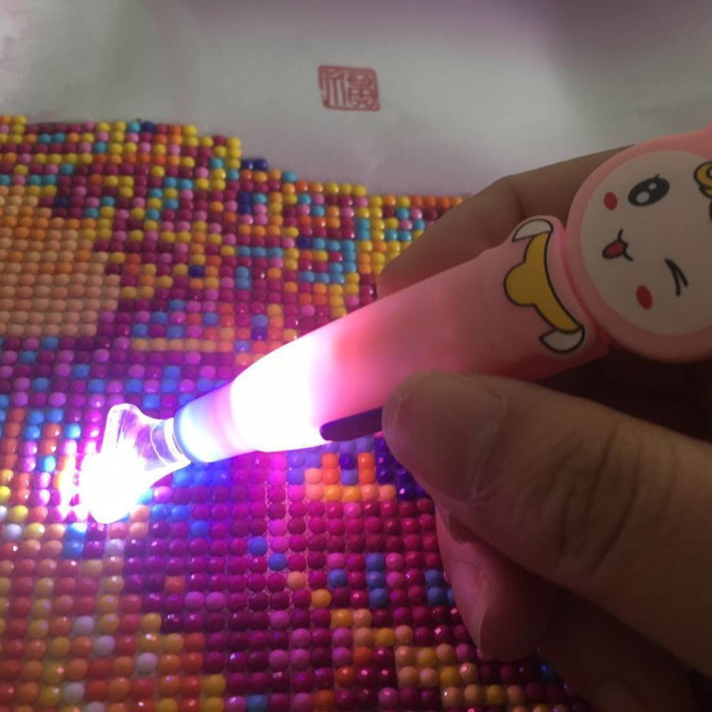 Bút Thêu Kim Cương 5D Keo Ánh Sáng Với Bốn Đầu