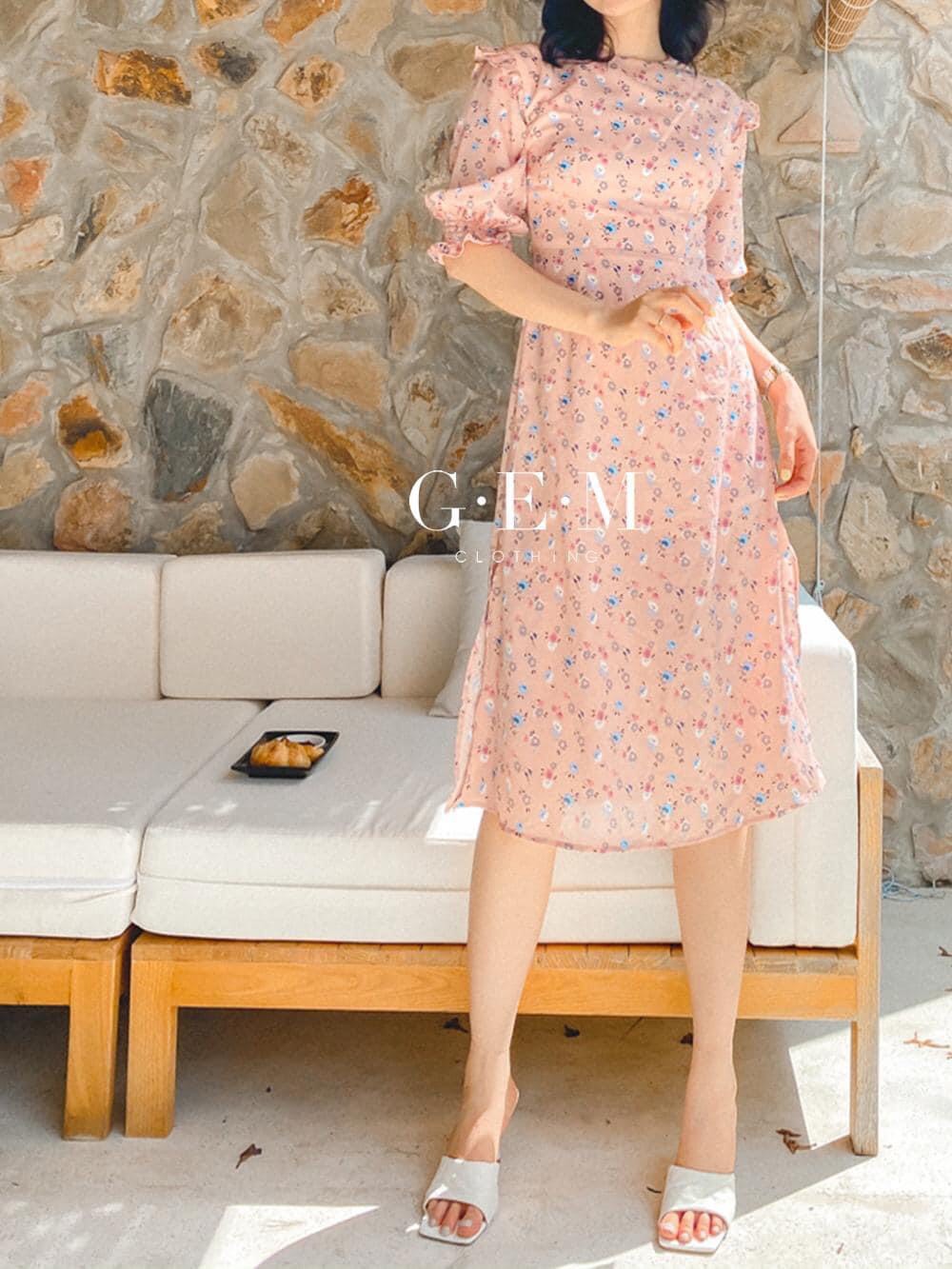 Đầm hồng hoa nhí xẻ tà Mee Dress Gem Clothing SP006166