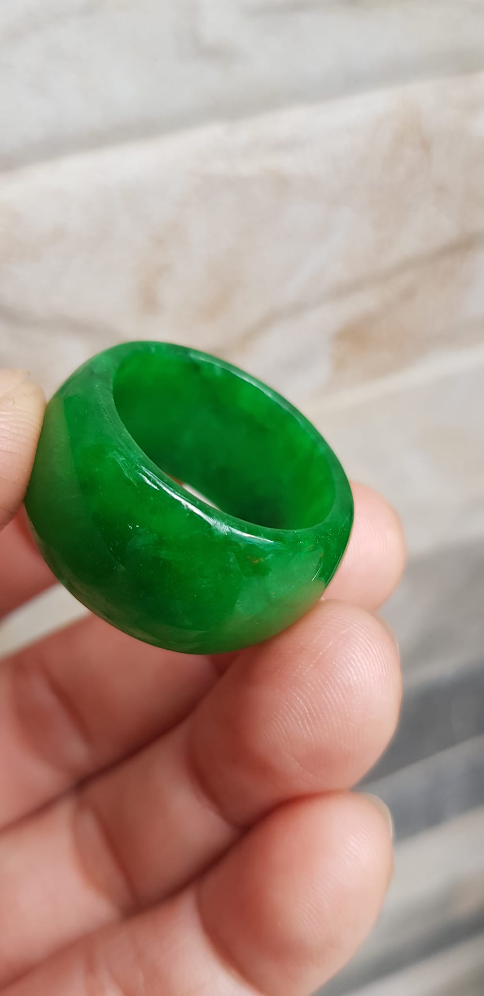 Nhẫn Nam Đá cẩm thạch Xanh tươi bóng đẹp Nhẫn ni 20mm x Cao 14mm x dầy 4mm Hợp nam mệnh mộc mệnh hỏa mệnh Thủy đeo nhẫn ni 20mm đẹp ạ