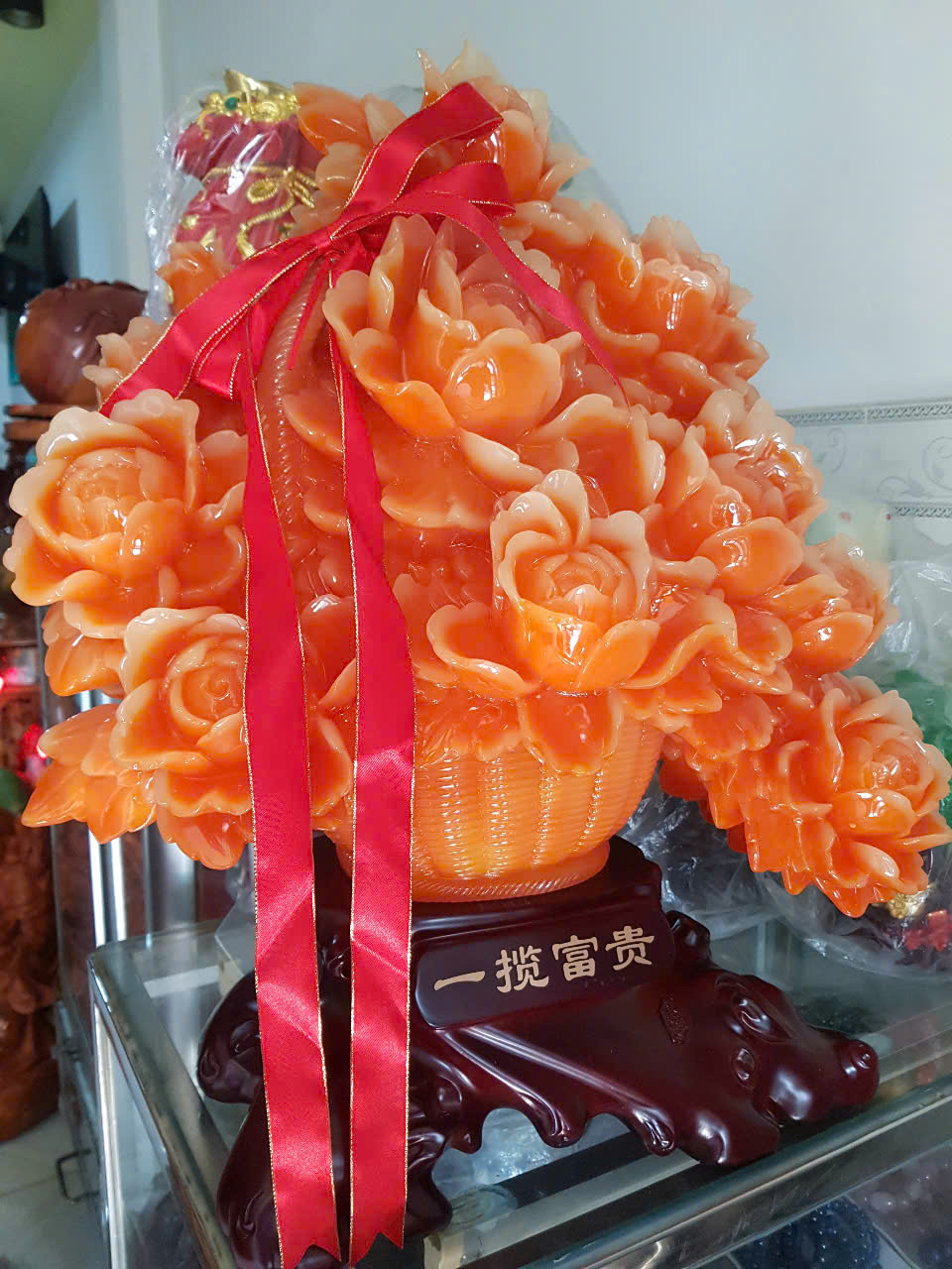 Tượng Bình Hoa Mẫu Đơn Đỏ Cam Mới To Dây Đỏ May Mắn Quá Hoành Tráng Đẹp Lắm Size Cao 55cm Ngang 48cm Sâu 31cm biểu tượng sự Hưng Thịnh , thịnh vượng, phồn vinh, Giàu Sang , Phú Quý, Giàu Sang , Phú Quý trưng phòng khách nhà công công quà tặng ý nghĩa ạ