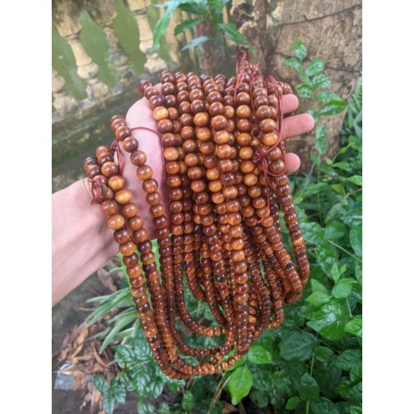 Chuỗi hạt tròn 10 ly 108 hạt vòng cổ , tay bằng gỗ màu vàng xen kẽ đen hương thơm tự nhiên