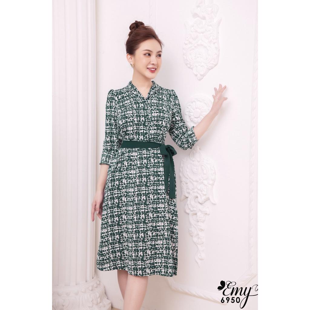 Đầm Suông EMY EM6950 Cổ Danton Tay Dài