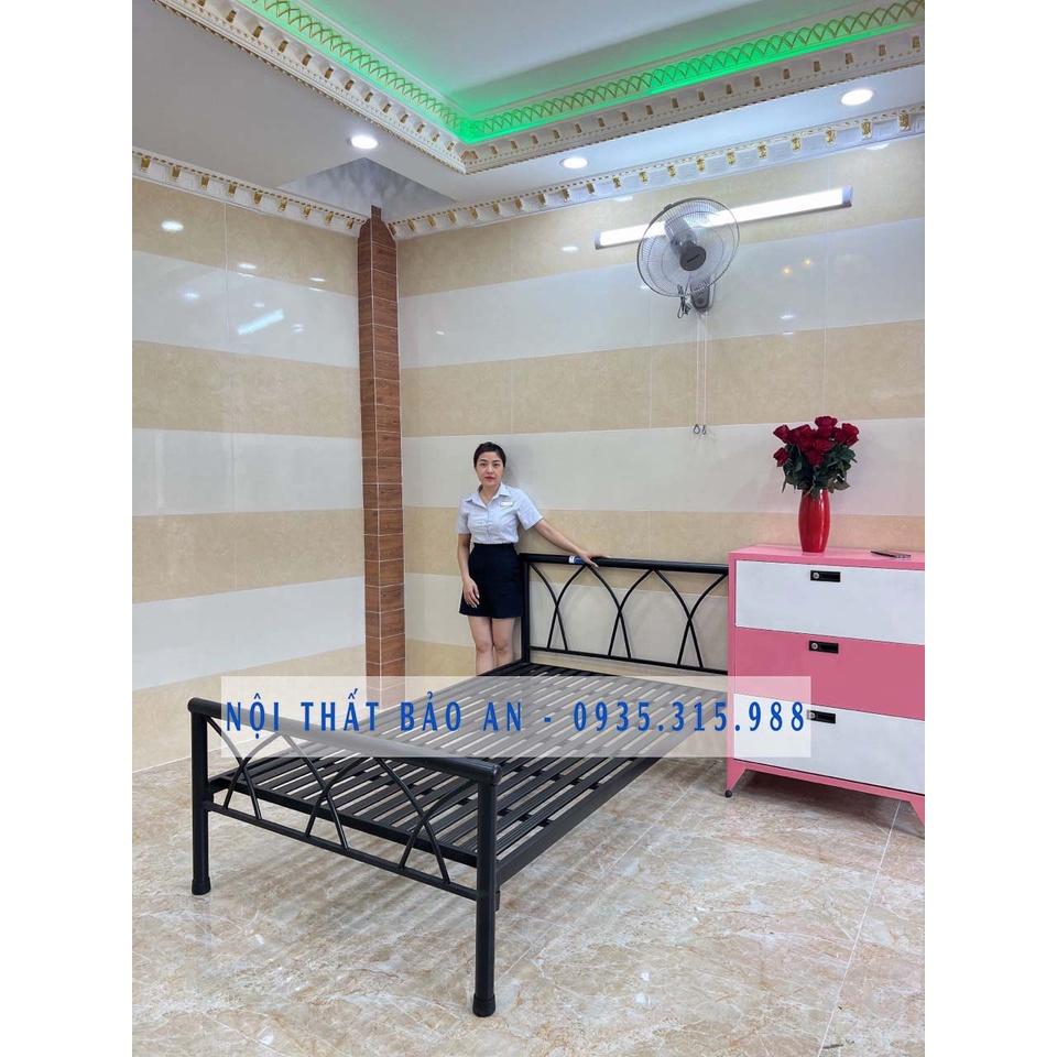 Giường sắt ngủ hộp vuông 4x8 nhiều màu - kích thước 1m2x2m - bền đẹp