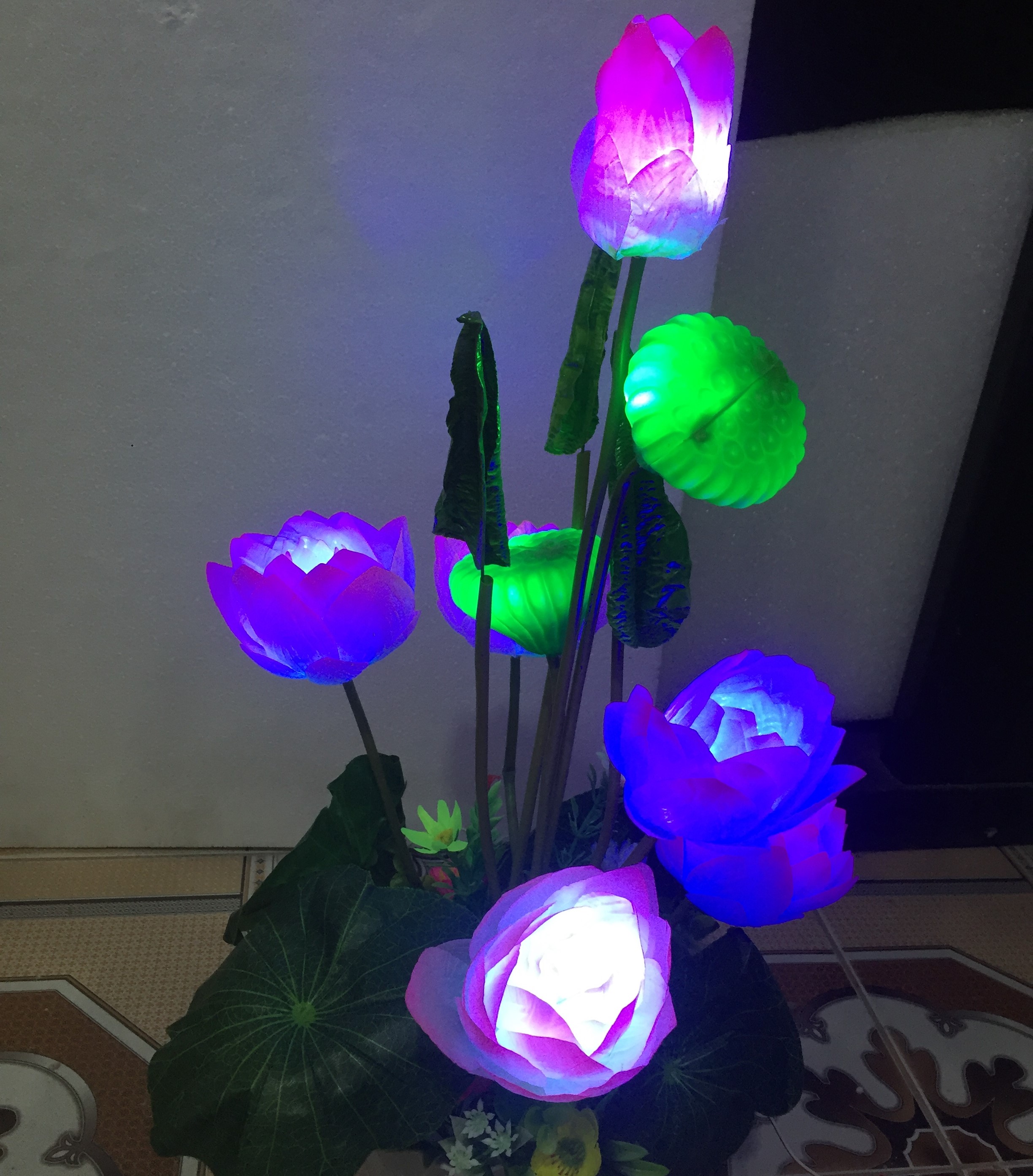 Hoa Sen Trang Trí - Hoa Sen Trang Trí Gắn Đèn 5 Bông Nở 3 Nụ