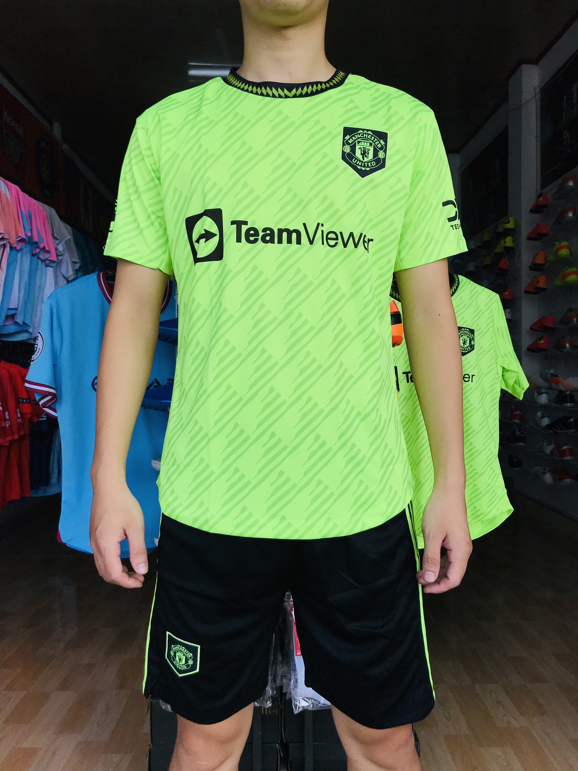 Bộ thể thao bóng đá gai mè CLB MU sân khách 2022_2023