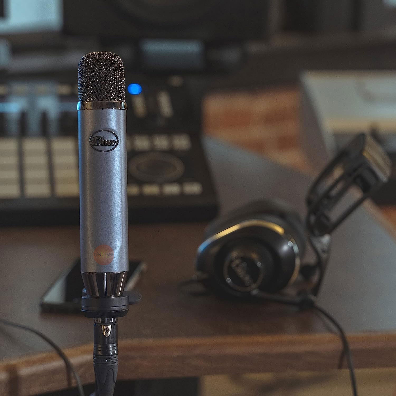 Micro Blue Ember XLR Condenser - Mic Thu Âm Podcast, Livestream Microphone Phòng Studio Hàng Chính Hãng - Kèm Móng Gẩy DreamMaker