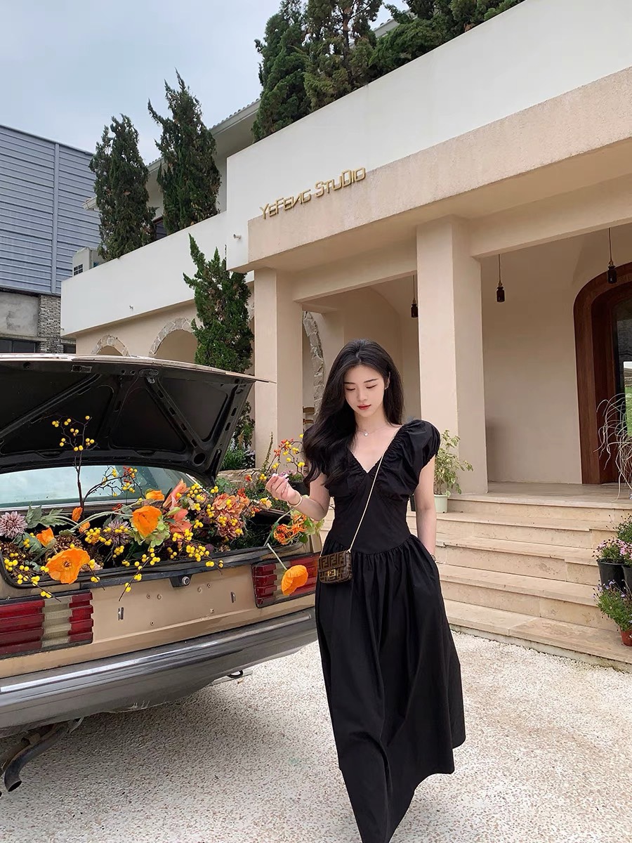 Đầm cổ v nhún vai dáng dài ulzzang
