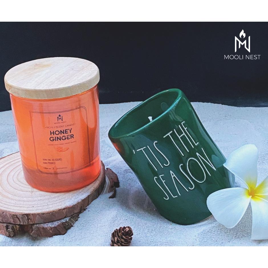 Combo nến thơm thư giãn, trang trí phòng MOOLI NEST Tis The Season x Honey Ginger - Bánh táo Caramel và Trà Gừng Mật Ong